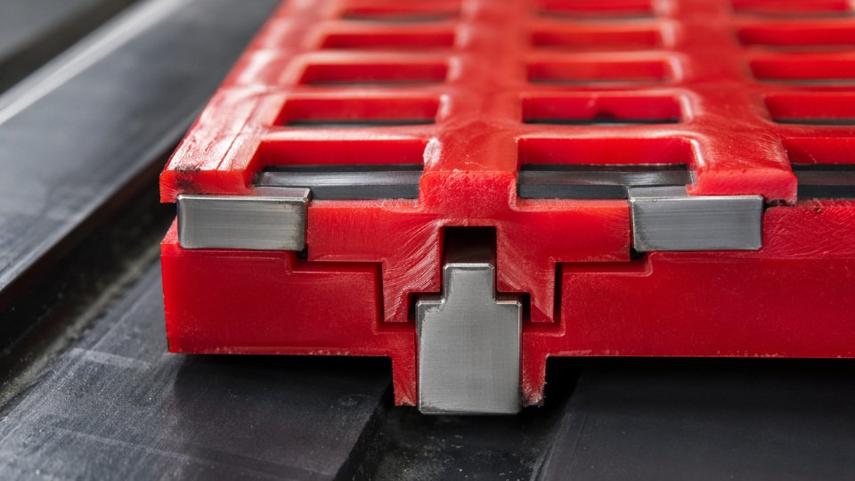 closest-thing-to-rubber-06-cast-polyurethane-mining-screen-panel-cross-section