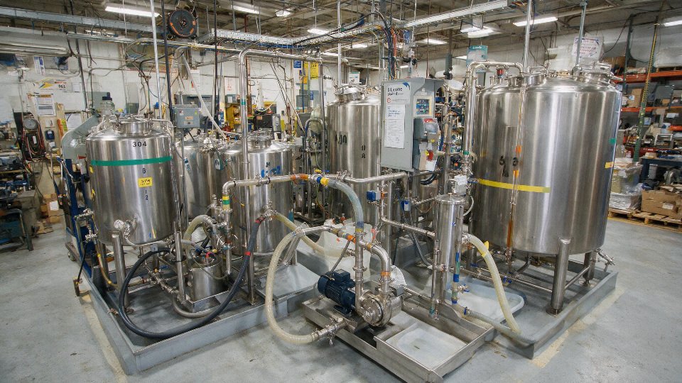 silicone-oil-acid-reaction-07-storage-segregation-and-clean-transfer-controls